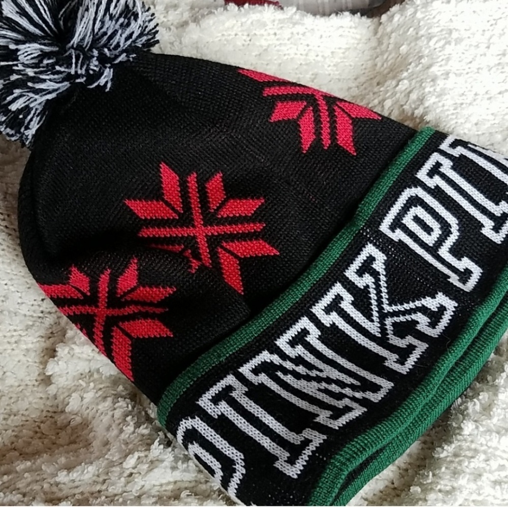 Pom pom hat